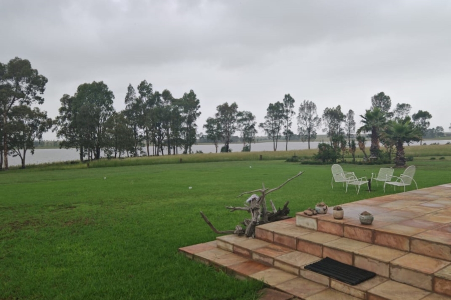 6 Bedroom Property for Sale in Vaaldam SH Free State